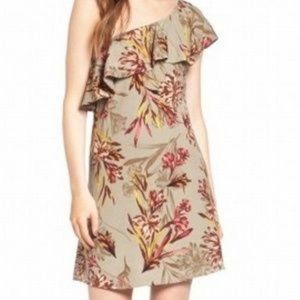 ASTR the label | Aritzia Floral One Shoulder Ruffle Dress Medium